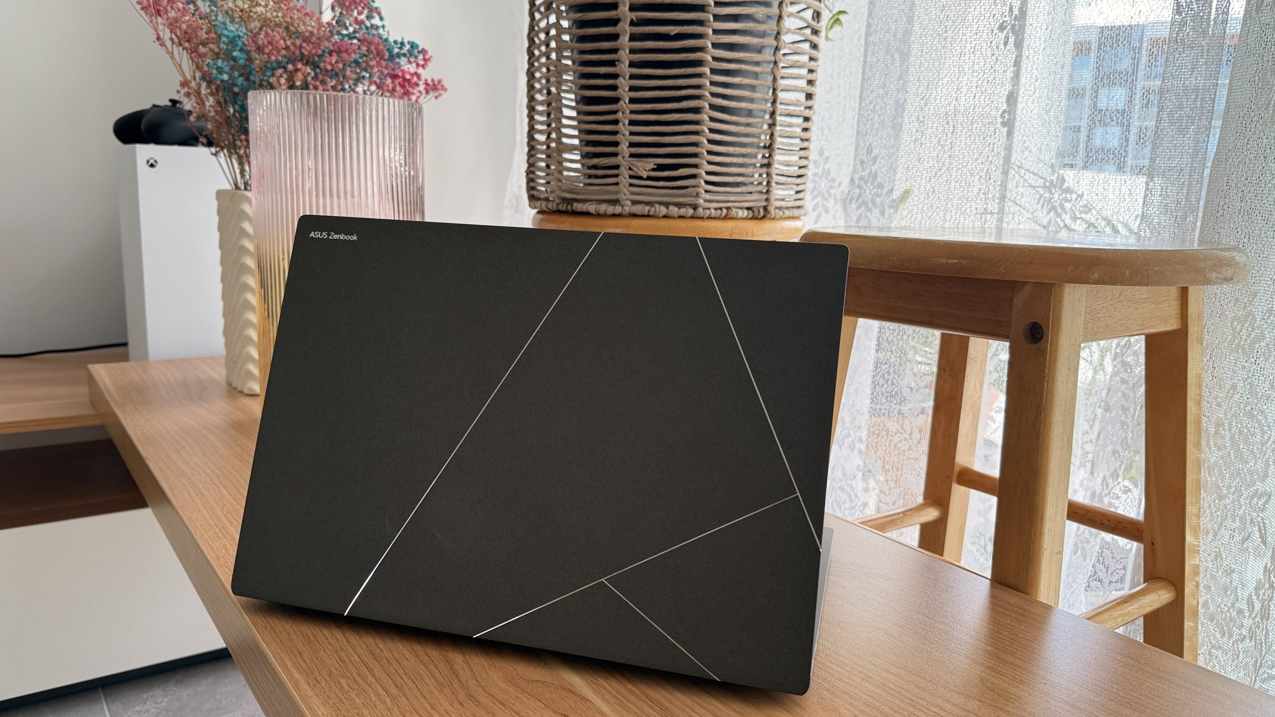 Asus Zenbook S 14 Copilot+ PC Review：Intel Strikes Back