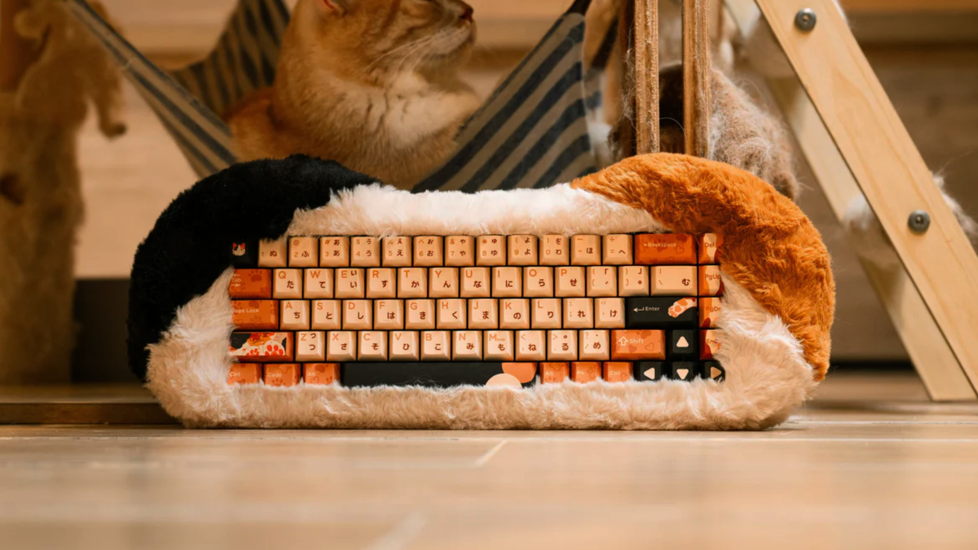 この猫をテーマにしたワイヤレス ゲーミング キーボードは、ふわふわの猫のおやつで、価格は 239 ドルです