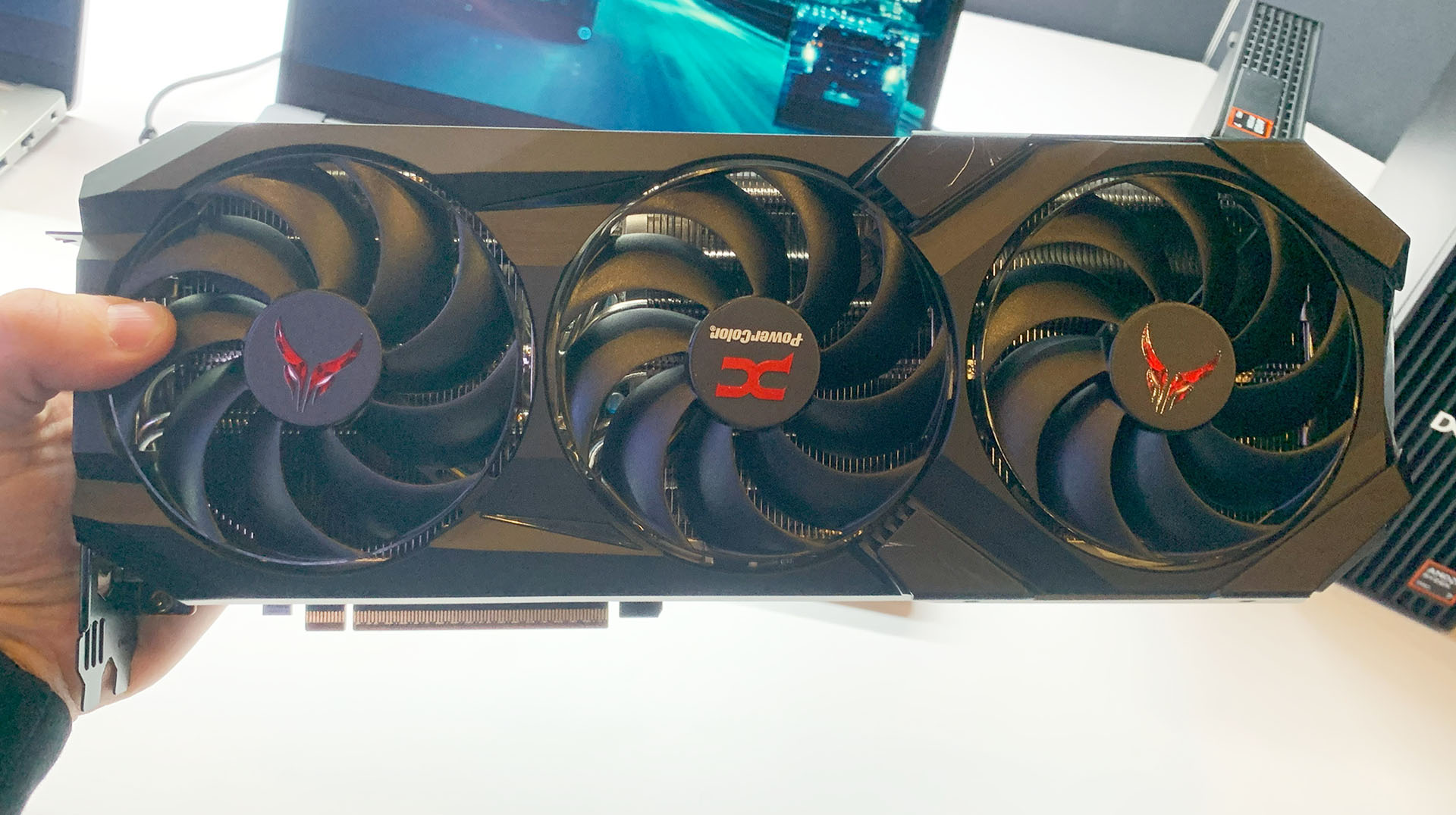 このAMD Radeon RX 9070 XTのスペックリークにより、ゲーム用GPUの重要な詳細が明らかになるようです