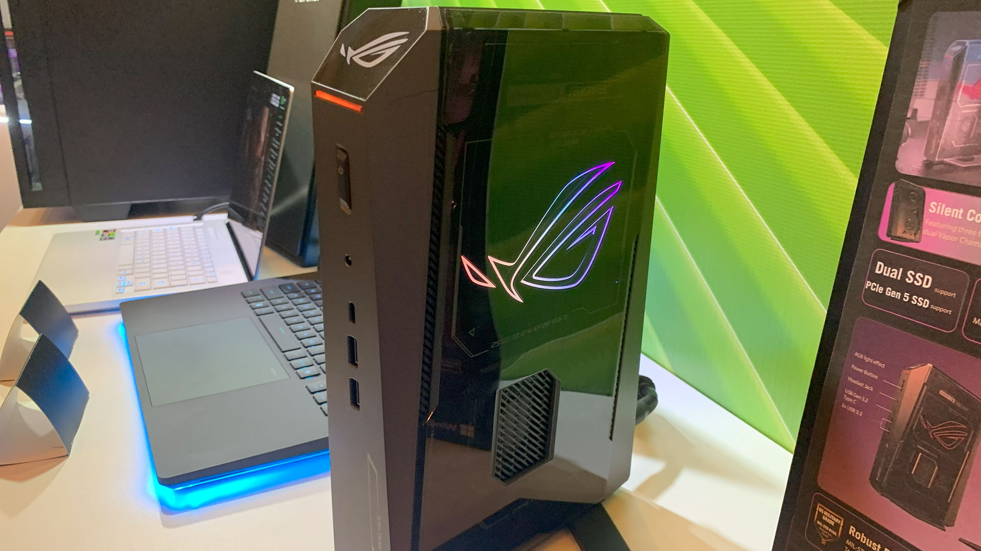 Asus の新しい ROG mini ゲーミング PC には、Nvidia GeForce RTX 5080 ゲーミング GPU が搭載されています